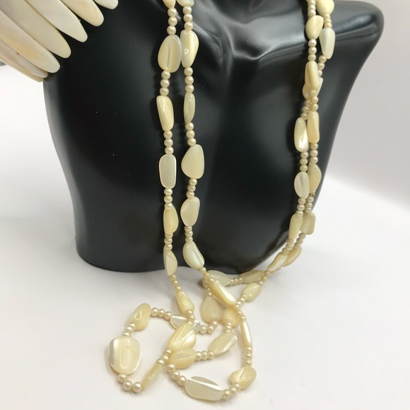 Vintage Mother of Pearl Shell Jewelry Set - Picture 2 of 10